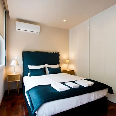 Aposentus - Your In ポルト