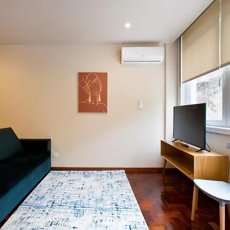 Aposentus - Your In ポルト